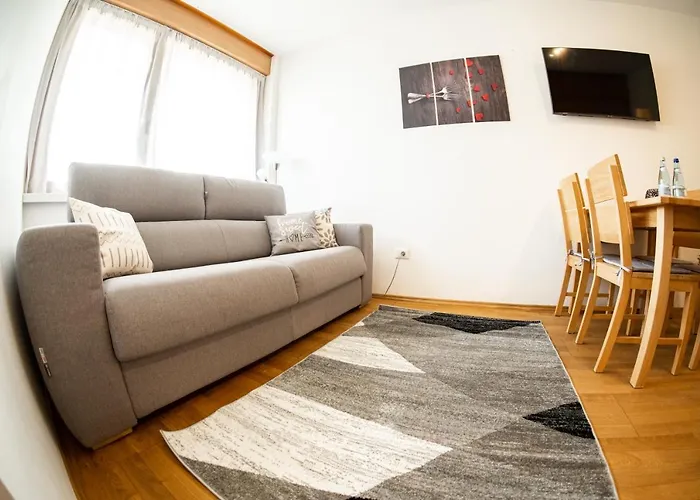 Flow Astoria Apartment